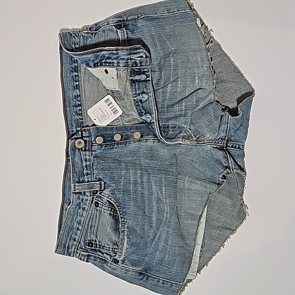 NWT Urban Renewal Levi’s Cutoff Denim Shorts Medium Cheeky High Rise Distressed - Picture 2 of 8